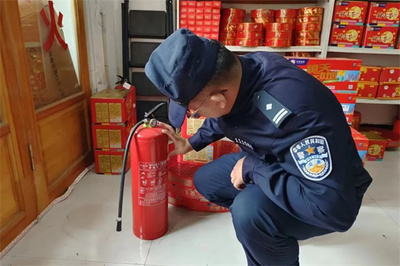 雙節(jié)將至防患未"燃" 伊春市嘉蔭公安扎實開展煙花爆竹安全專項檢查